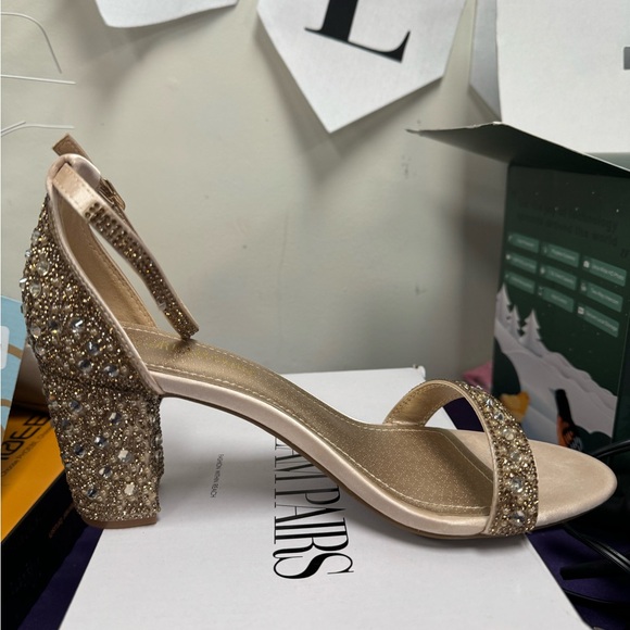 Woman’s chunk low heel pump sandal - Picture 4 of 6